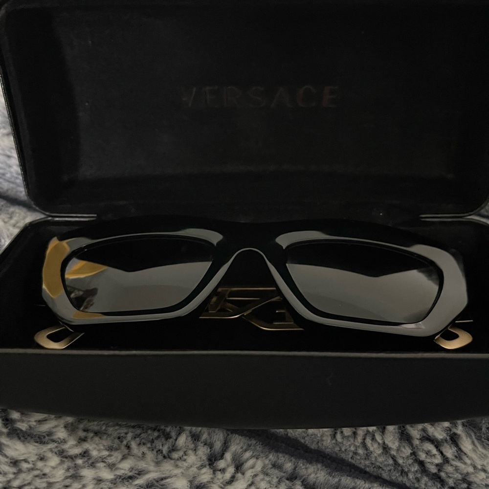 BLACK VERSACE SUNGLASSES